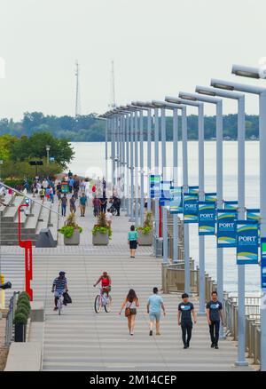 Il lungofiume sul fiume Detroit nella città di Detroit, Michigan, Stati Uniti. Foto Stock