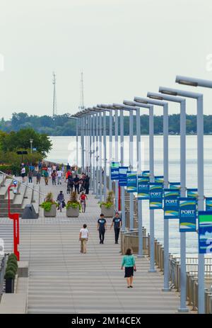 Il lungofiume sul fiume Detroit nella città di Detroit, Michigan, Stati Uniti. Foto Stock