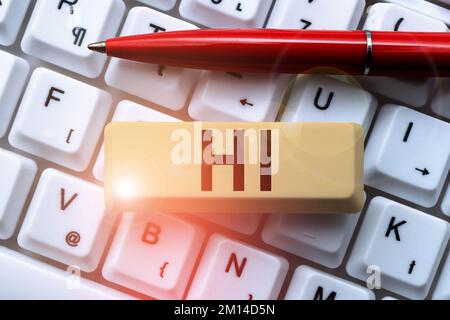 Cartello che visualizza Ciao. Concetto significato utilizzato come messaggio di saluto o per iniziare una conversazione telefonica saluto qualcuno Foto Stock