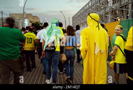Brasiliano, sudcoreano tifosi di calcio in qatar 2022 Coppa del mondo 11-12-2022-Doha Qatar Foto Stock