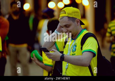 Brasiliano, sudcoreano tifosi di calcio in qatar 2022 Coppa del mondo 11-12-2022-Doha Qatar Foto Stock