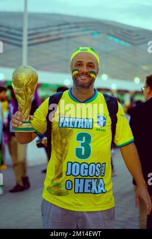 Brasiliano, sudcoreano tifosi di calcio in qatar 2022 Coppa del mondo 11-12-2022-Doha Qatar Foto Stock