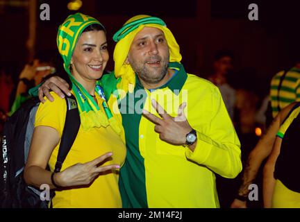 Brasiliano, sudcoreano tifosi di calcio in qatar 2022 Coppa del mondo 11-12-2022-Doha Qatar Foto Stock