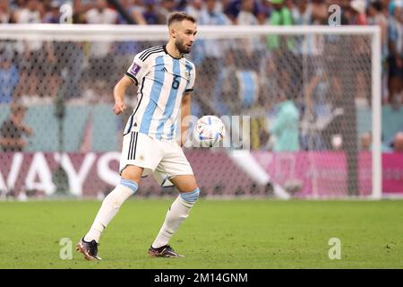 Al Daayen, Qatar. 09th Dec, 2022. Pezzella tedesca dell'Argentina durante la Coppa del mondo FIFA 2022, incontro di calcio di un quarto di finale tra Paesi Bassi e Argentina il 9 dicembre 2022 allo stadio di Lusail di al Daayen, Qatar - Foto: Jean Catuffe/DPPI/LiveMedia Credit: Independent Photo Agency/Alamy Live News Foto Stock