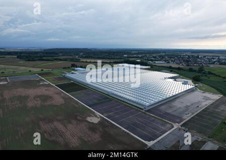 Una vista aerea delle serre agricole a Lysa nad Labem, repubblica Ceca Foto Stock