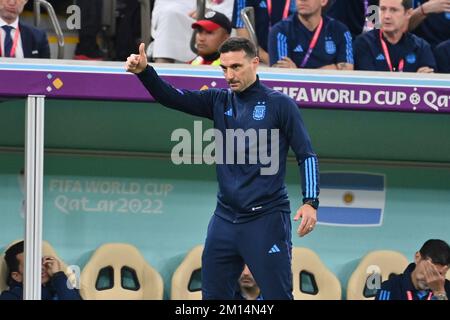 Allenatore SCALONI Lionel (ARG), pollice in alto, pollici in alto, immagine singola, motivo singolo tagliato, mezza cifra, mezza cifra. Quarti di finale, quarti di finale, partita 57, Olanda (NED) - Argentina (ARG) 3-4 IE il 9th dicembre 2022, Lusail Stadium Football World Cup 20122 in Qatar dal 20th novembre. - Dalle 18.12.2022 alle Credit: dpa Picture Alliance/Alamy Live News Foto Stock