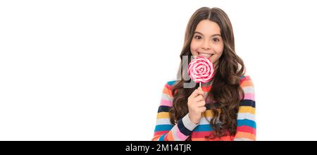 infanzia sana. cura dentale teen. dente dolce. yummy. ragazza felice tenere lollipop. Bambino adolescente con dolci, intestazione banner poster, spazio copia. Foto Stock