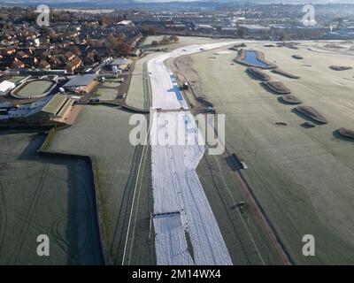 UK Weather - Hereford Racecourse, UK - Sabato 10th Dicembre 2022 - le corse di cavalli a Hereford sono state abbandonate questa mattina dopo una notte le temperature sono scese a -7 ( meno 7 ) nella contea nonostante il corso sia coperto. Foto Steven Maggio / Alamy Live News Foto Stock