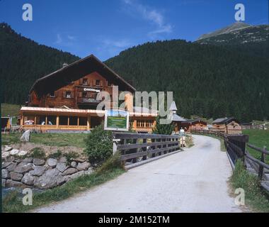 L'immagine è della storica casa privata Krimml Tauern nel Gruppo Venediger, la Venezia delle Alpi. Foto Stock