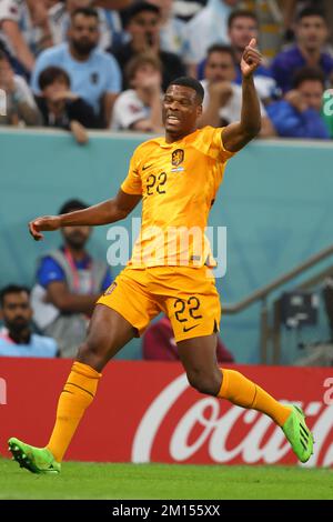 LUSAIL CITY, QATAR - 09 DICEMBRE: Coppa del mondo FIFA Qatar 2022 quarto finale di incontro tra Paesi Bassi e Argentina al Lusail Stadium il 09 dicembre 2022 a Lusail City, Qatar. Katar Niederlande Argentinien Denzel Dumfries of Netherlands Fussball WM 2022 in Qatar FIFA World Cup 2022 © diebilderwelt / Alamy Stock Foto Stock