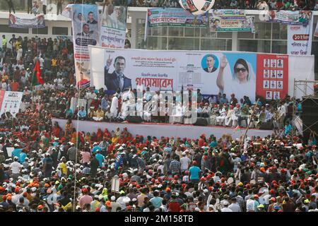 Dhaka, Bangladesh - 10 dicembre 2022: Migliaia di leader e lavoratori hanno partecipato alla riunione di massa della divisione Dhaka del BNP tenutasi sabato a Gola Foto Stock