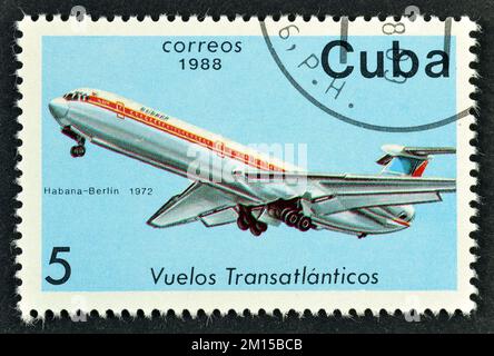 Francobollo cancellato stampato da Cuba, che mostra l'aereo il-62 (1972), volo transatlantico Habana - Berlino, 1972, circa 1988. Foto Stock
