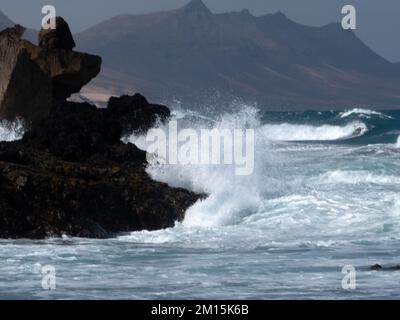 Fuerteventura - Playa des Viejo Reyes vicino alla scogliera selvaggia la Pared costa Foto Stock