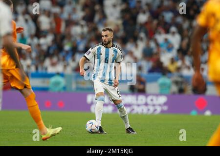 Al Daayen, Qatar. 9th Dec, 2022. Calcio/Calcio tedesco Pezzella (ARG) : Coppa del mondo FIFA Qatar 2022 Quarter-final match between Netherlands 2 (PSO 3-4) 2 Argentina al Lusail Stadium di al Daayen, Qatar . Credit: Mutsu Kawamori/AFLO/Alamy Live News Foto Stock