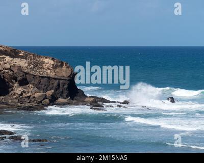 Fuerteventura - Playa des Viejo Reyes vicino alla scogliera selvaggia la Pared costa Foto Stock