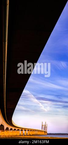 Il ponte Prince of Wales o il secondo incrocio di Severn dal lato gallese dell'estuario di Severn guardando verso l'Inghilterra Foto Stock