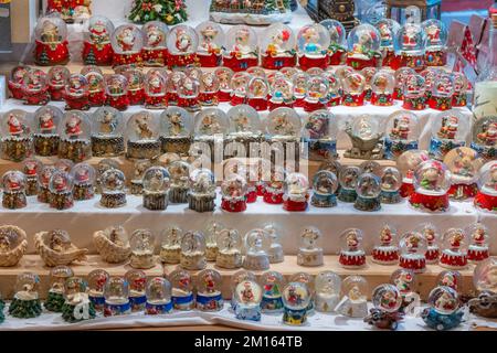 Decorazioni natalizie nel mercatino di Natale Hannover Germania Foto Stock