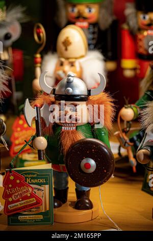 Decorazioni natalizie nel mercatino di Natale Hannover Germania Foto Stock
