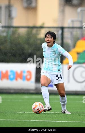 PALMA CAMPANIA, ITALIA - 10 DICEMBRE: Mana Mihashi dell'Internazionale durante la Serie delle Donne Una partita tra Pomigliano CF Women e FC Internazionale Women allo Stadio Comunale il 10 dicembre 2022 a Palma Campania Italia. Foto di Nicola Ianuale Credit: Nicola Ianuale/Alamy Live News Foto Stock