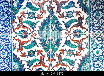 Piastrelle turche uniche del Palazzo Topkapi a Istanbul, Turchia. Foto Stock