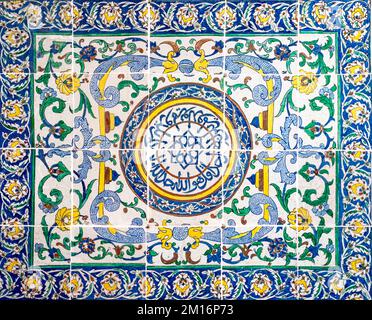 Piastrelle a mosaico fatte a mano dell'Harem nel Palazzo Topkapi, Istanbul Foto Stock