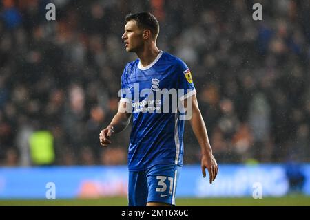 Krystian Bielik #31 di Birmingham City durante la partita del campionato Sky Bet Blackpool vs Birmingham City a Bloomfield Road, Blackpool, Regno Unito, 10th dicembre 2022 (Photo by Craig Thomas/News Images) Foto Stock