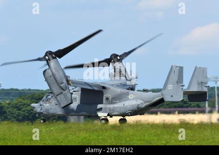 Tokyo, Giappone - 22 maggio 2022: Aereo da trasporto militare US Air Force Bell Boeing CV-22B Osprey tiltrotor. Foto Stock