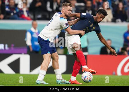 Al Khor, Qatar. 10th Dec, 2022. AL KHOR, QATAR - 10 DICEMBRE: Kingsley Coman of France batte per la palla con Luke Shaw d'Inghilterra durante la Coppa del mondo FIFA Qatar 2022 quarto finale partita tra Inghilterra e Francia al al Bayt Stadium, il 10 dicembre 2022 a al Khor, Qatar.(Foto di Florencia Tan Jun/Pximages) Credit: PX Images/Alamy Live News Foto Stock