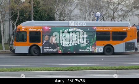 Los Angeles, California, USA 10th dicembre 2022 Una vista generale dell'atmosfera del 90th° anniversario Hollywood Christmas Parade Bus il 10 dicembre 2022 a Los Angeles, California, USA. Foto di Barry King/Alamy Stock Photo Foto Stock