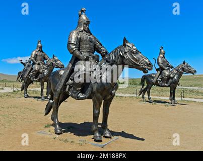 Statue equestri delle orde mongole di Genghis Khan, complesso di statue di Chinggis Khaan, Tsonjin Boldog, Mongolia Foto Stock