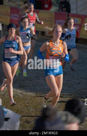 TORINO, ITALIA - DICEMBRE 11: Dione Schipper dei Paesi Bassi in gara per la U20 Women Race durante i Campionati europei di fondo il 11 Dicembre 2022 a Torino (Foto di Federico Tarito/BSR Agency) Credit: BSR Agency/Alamy Live News Foto Stock