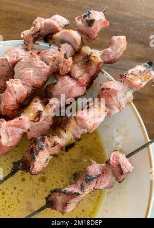 Klatak Satay (Sate Klatak), satay di capra o satay di agnello originario di Yogyakarta, Indonesia. Foto Stock