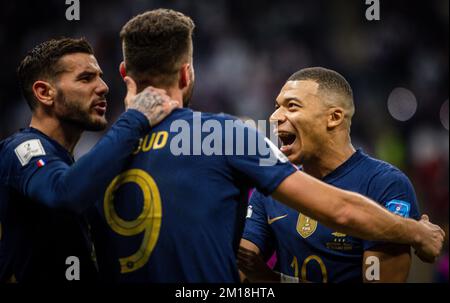 Doha, Qatar. 10th Dec, 2022. Theo Hernandez (fra), Olivier Giroud (fra), Kylian Mbappe (fra) Inghilterra - Francia Inghilterra - Frankreich World Cup 2022 in Foto Stock