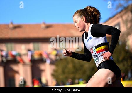 Piemonte, Italia. 11th Dec, 2022. Sale belghe Lisa raffigurate in azione durante la gara femminile ai Campionati europei di fondo, in Piemonte, Italia, domenica 11 dicembre 2022. FOTO DI BELGA JASPER JACOBS Credit: Belga News Agency/Alamy Live News Foto Stock