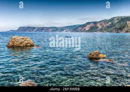 Bella stagione nel villaggio di Chianalea, frazione di Scilla, Calabria, Italia Foto Stock