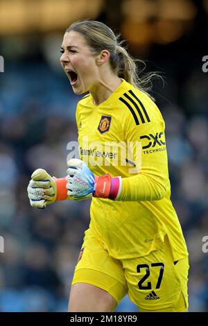 Etihad Stadium, Manchester, Regno Unito. 11th Dec, 2022. Donne Super League Football, Manchester City contro Manchester United; il portiere del Manchester United Mary Earps celebra il punteggio di Leah Galton nel 27th minuto. 1-0 Man Utd Credit: Action Plus Sports/Alamy Live News Foto Stock
