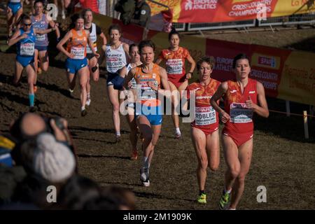 TORINO, ITALIA - DICEMBRE 11: Silke Jonkman dei Paesi Bassi gareggia nella Senior Women Race durante i Campionati europei di fondo il 11 Dicembre 2022 a Torino (Foto di Federico Tarito/BSR Agency) Credit: BSR Agency/Alamy Live News Foto Stock