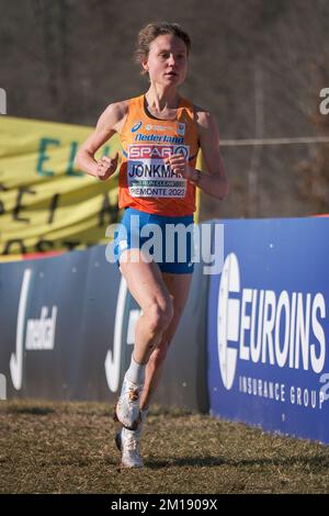 TORINO, ITALIA - DICEMBRE 11: Silke Jonkman dei Paesi Bassi gareggia nella Senior Women Race durante i Campionati europei di fondo il 11 Dicembre 2022 a Torino (Foto di Federico Tarito/BSR Agency) Credit: BSR Agency/Alamy Live News Foto Stock