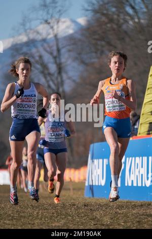 TORINO, ITALIA - DICEMBRE 11: Silke Jonkman dei Paesi Bassi gareggia nella Senior Women Race durante i Campionati europei di fondo il 11 Dicembre 2022 a Torino (Foto di Federico Tarito/BSR Agency) Credit: BSR Agency/Alamy Live News Foto Stock