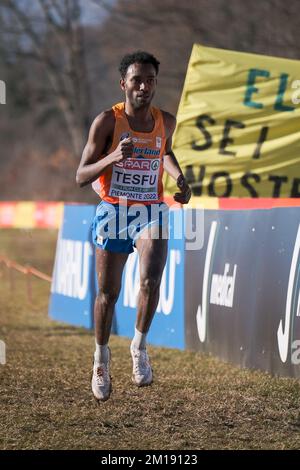 TORINO, ITALIA - DICEMBRE 11: Filmon Tesfu dei Paesi Bassi che gareggia alla gara Senior Men durante i Campionati europei di fondo il 11 Dicembre 2022 a Torino (Foto di Federico Tarito/Agenzia BSR) Credit: BSR Agency/Alamy Live News Foto Stock