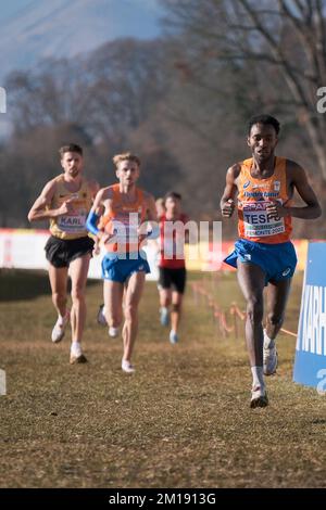 TORINO, ITALIA - DICEMBRE 11: Filmon Tesfu dei Paesi Bassi che gareggia alla gara Senior Men durante i Campionati europei di fondo il 11 Dicembre 2022 a Torino (Foto di Federico Tarito/Agenzia BSR) Credit: BSR Agency/Alamy Live News Foto Stock