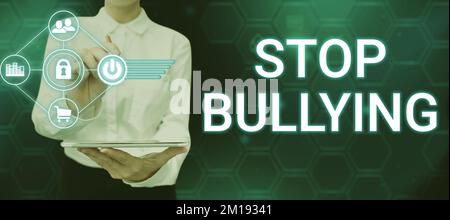 Cartello con la scritta Stop bullying (Interrompi bullismo). Il concetto di business combatte ed elimina questo comportamento inaccettabile aggressivo Foto Stock