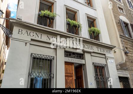 L'antico edificio delle antiche Terme, oggi chiuso dove sorgevano le terme romane, in piazza del Limbo, Firenze, Italia Foto Stock