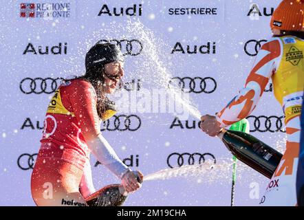 Sestriere, Italia. 11th Dec, 2022. SCI - FIS SKI WORLD CUP, Sestriere Donna, Piemonte, Italia Winnner HOLDENER Wendy Credit: Agenzia indipendente per le foto/Alamy Live News Foto Stock