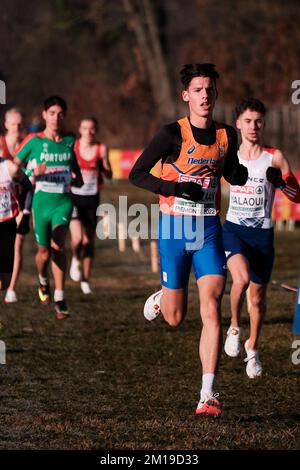 TORINO, ITALIA - DICEMBRE 11: Juan Zijderlaan dei Paesi Bassi gareggia sulla U20 Men Race durante i Campionati europei di fondo il 11 Dicembre 2022 a Torino (Foto di Federico Tarito/BSR Agency) Credit: BSR Agency/Alamy Live News Foto Stock