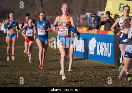 TORINO, ITALIA - DICEMBRE 11: Dione Schipper dei Paesi Bassi in gara per la U20 Women Race durante i Campionati europei di fondo il 11 Dicembre 2022 a Torino (Foto di Federico Tarito/BSR Agency) Credit: BSR Agency/Alamy Live News Foto Stock