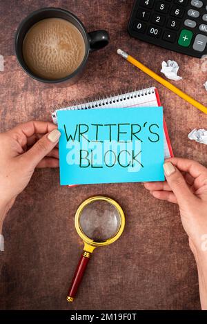 Didascalia di testo che presenta il blocco Writer S. Condizione di approccio aziendale di non essere in grado di pensare a cosa scrivere Foto Stock