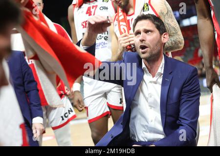 Il capo allenatore di Spirou Sam Rotsaert gestirà durante la partita di basket tra Spirou Charleroi e Kangoeroes Basket Mechelen, tappa di ritorno della 1/4 finale della Coppa Belga di Basket, domenica 11 dicembre 2022, a Charleroi. BELGA PHOTO VIRGINIE LEFOUR Foto Stock