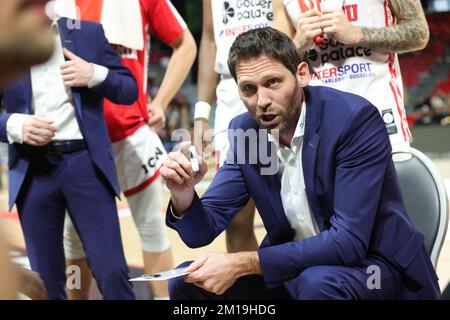 Il capo allenatore di Spirou Sam Rotsaert gestirà durante la partita di basket tra Spirou Charleroi e Kangoeroes Basket Mechelen, tappa di ritorno della 1/4 finale della Coppa Belga di Basket, domenica 11 dicembre 2022, a Charleroi. BELGA PHOTO VIRGINIE LEFOUR Foto Stock