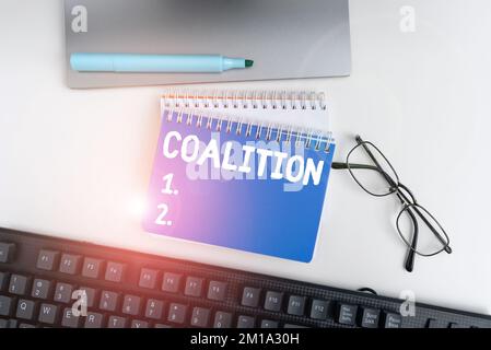 Didascalia di testo che presenta Coalition. Business Concept un'alleanza temporanea di parti, persone o stati distinti per un'azione congiunta Foto Stock